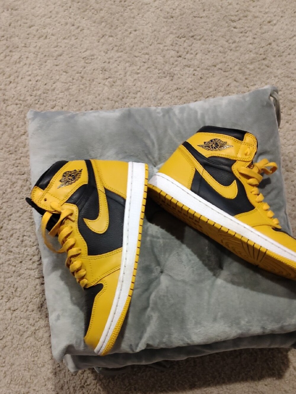 Nike Air Jordan 1 Mid - Black & Yellow - Picture 8 of 8